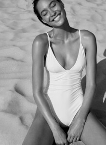 3_ScanlanTheodore_Summer19_Swim_Campaign.jpg