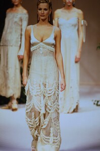 406301274_ValentinoCoutureSpring1994(16).thumb.jpg.536646a17d9b939a631c150fe5a48f03.jpg