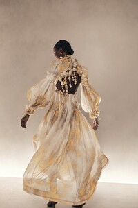 madamefigaro backstage-defile-zimmermann-printemps-ete-2021-new-york-coulisses-4.jpg