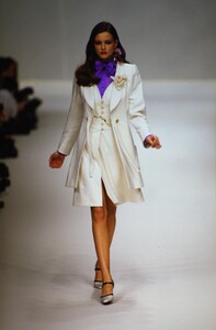 423381077_EmanuelUngaroCoutureSpring1995(16).thumb.jpg.ff5bac70154c2a2a97fff4b142655ebb.jpg