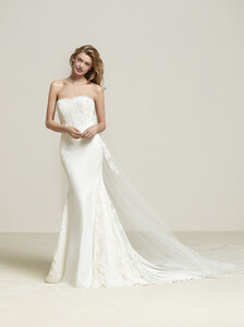 423546473_collazione_2018_Pronovias33.thumb.jpg.a7406f514dfc977e6f9eda0cba50b5ea.jpg
