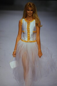 chanel-ss-1996-claudia-schiffer (45).jpg