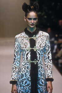 459109798_PierreBalmain1997HauteCouture41.thumb.jpg.ed11d69728304c6d53fa839d57282d45.jpg