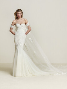 460208932_collazione_2018_Pronovias53.thumb.jpg.c7046fe521c57aac9dcd3be335f68127.jpg