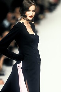 461815052_EmanuelUngaro1995HauteCouture82.thumb.jpg.62091c8799c5821e6ad8aeb338ff1d15.jpg