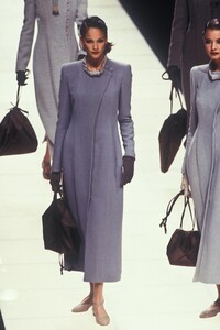 470778841_GiorgioArmani1995WomenRTW23.thumb.jpg.90a5a11edcbfabe4aa657654c06df6af.jpg