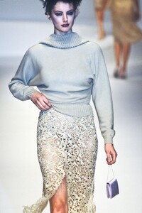484657871_Valentino1997WomenRTW57.thumb.jpg.11d970d304b8b8e88225761044ad6e7d.jpg