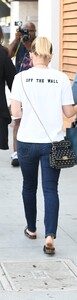 49862882_hqcelebcorner-31.jpg