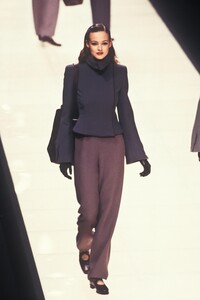 534011479_GiorgioArmani1995WomenRTW103.thumb.jpg.700379e9c2f42019a1aca07aaa8501f0.jpg