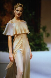 536175575_ValentinoCoutureSpring1994(7).thumb.jpg.476561ba301635e8dd76d12a47c43980.jpg