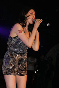 54356_29732_sophie_ellis_bextor_perfo__122_354lo.jpg