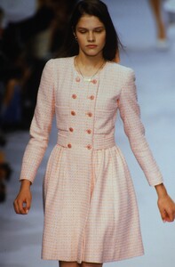 543946299_chanel-ss-1996-lonneke-engel(4).thumb.jpg.5818c29a496d1beaf9610e4fd024f589.jpg