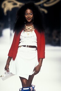 544032717_VivienneWestwood1995WomenRTW88.thumb.jpg.9b19f30738f9be476bf471edf1dd58cb.jpg