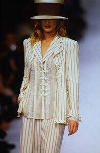 546778527_valentino-ss-1994(12).thumb.jpg.83efb5af1cfabca90ad03366386e6d61.jpg