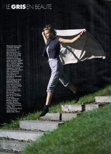 562993385_ELLEFrance21stMay1990DuGrisEnEteOlivieroToscani3.thumb.jpg.662d51323b53ea7a062880e176a52d41.jpg