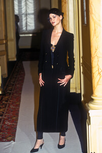 582823800_Chanel1996HauteCoutureFall(8).thumb.jpg.02bb0aaae163310acad9a8d6d5a16506.jpg