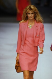 chanel-ss-1996-claudia-schiffer (21).jpg