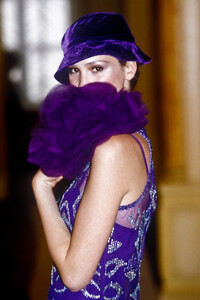 589268500_Chanel1996HauteCoutureFall(3).thumb.jpg.c0de8250f54626b6b0039023574a372d.jpg