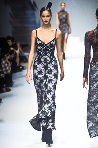 590321074_HerveLeger1996WomenRTW114.thumb.jpg.e309eff70aadaa4ae74063cad1728910.jpg