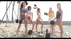 LOVE - Tommy Hilfiger-00.00.58.130.png