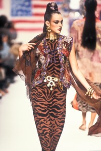 602500952_EmanuelUngaro1995WomenRTW6.thumb.jpg.a85c7d913cf6714ba37a6a9fdaf10638.jpg