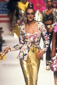 628906081_EmanuelUngaro1995WomenRTW9.thumb.jpg.e031f70c9ee72b961174639fea6573d0.jpg