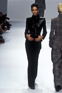 646148570_SoniaRykiel1996WomenRTW27.thumb.jpg.54364eda15339eb2deadf39224cf0363.jpg