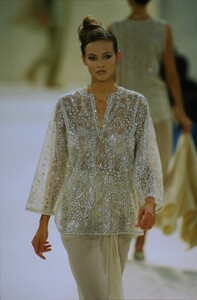 670667266_OscardeLaRentaSpring1996(15).thumb.jpg.46813e59c0399c370a09f6e44df18de1.jpg