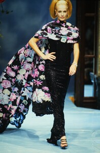 673303411_christian-dior-hc-ss-1996(2).thumb.jpg.d66dc262e40d371ab91d98dfb3904c0b.jpg