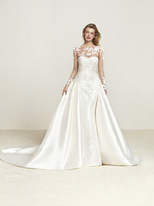 680634189_collazione_2018_Pronovias16.thumb.jpg.5b3b26582e02d908c6fb08f30940c0cf.jpg