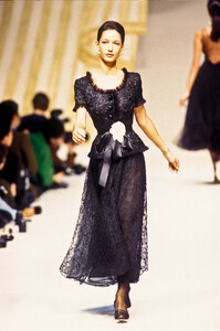 681387791_PierreBalmain1993HauteCouture99.thumb.jpg.4a99980d1a02c7a5eb1f67e2a1e597c5.jpg