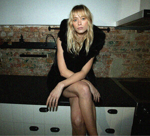 691510073_EmelinePonthieu-LolaWild4.thumb.jpg.96db2821c9816f69333183eff36c8425.jpg