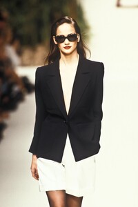 710293435_YvesSaintLaurent1995WomenRTW177.thumb.jpg.da892e32563aee808c65f651638d90ea.jpg