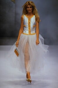 chanel-ss-1996-claudia-schiffer (41).jpg