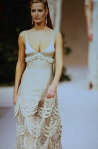 754325114_ValentinoCoutureSpring1994(14).thumb.jpg.478f988f8544c2065f195f070650625d.jpg