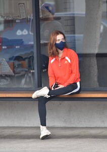        zoe110221BZNimage103.jpg
