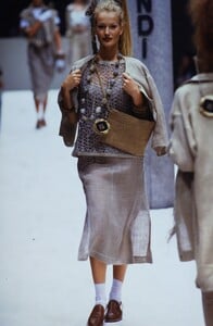 794533420_Fendi-Spring-1993-Karen-Mulder(1).thumb.jpg.2f42d78158a8e3b96bdae810aede5c5f.jpg