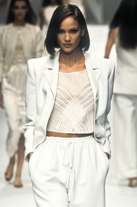 800239706_Valentino1996WomenRTW79.thumb.jpg.1e680002267fa684434b70b4766b092b.jpg