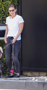 80309107_hqcelebcorner-15.jpg