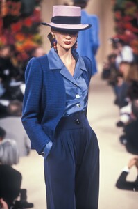 822804329_YvesSaintLaurent1995HauteCouture30.thumb.jpg.e1884b63c927db73ea12dcaefafcb849.jpg