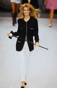 chanel-ss-1996-claudia-schiffer (26).jpg