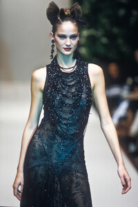 842134449_PierreBalmain1997HauteCouture36.thumb.jpg.ace446d2725322b30250f89e573d039b.jpg