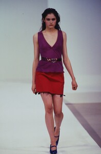 858133937_miu-miu-ss-1998(2).thumb.jpg.e2e554d806c239b255ee70fc36a6ead3.jpg