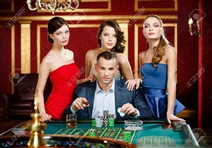 8666301_17824612-l-homme-entour-de-femmes-paris-de-roulette--la-maison-de-jeu.thumb.jpg.3e13f2cc58a93ac8f4d82a52e3ef7aaa.jpg