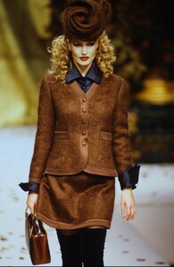 892000005_valentino-hc-fw-1994(2).thumb.jpg.863b9f88f17c29a70c56344d8910afc1.jpg