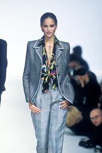 903863438_EmanuelUngaro1997WomenRTW15.thumb.jpg.d32e11d95d36fda27e6d7bb7aafb7efd.jpg