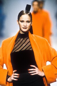 917570401_HerveLeger1996WomenRTW17.thumb.jpg.077030bd346c2a6d6cbc1ad0b0a89321.jpg