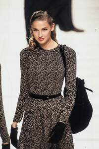 963963415_EmporioArmani1995WomenRTW116.thumb.jpg.fd6f07a0f00f408f75f997bfc254d287.jpg