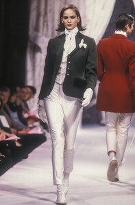 973783754_NinaRicci1996WomenRTW76.thumb.jpg.228ece2dd690022b221f325699c815d6.jpg