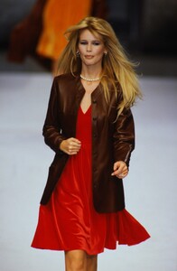 chanel-ss-1996-claudia-schiffer (12).jpg